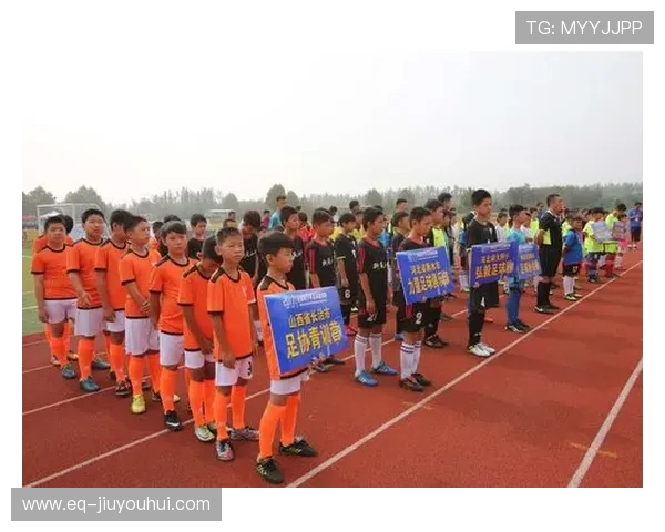 华南老人足球双11温情开赛点燃银龄运动激情盛典之夜齐欢聚同乐